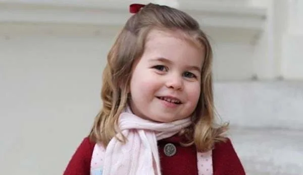 Princesa Charlotte comemora cinco anos com novas fotos feitas pela mãe