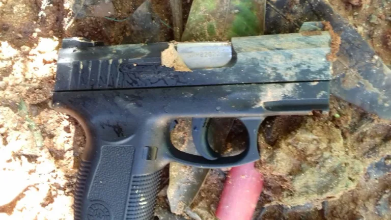 Polícia recupera arma roubada e suspeito é baleado durante ação em Cachoeiro