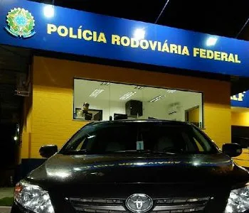 Foragido da Justiça de Sergipe é preso com carro roubado na BR-101, em Guarapari