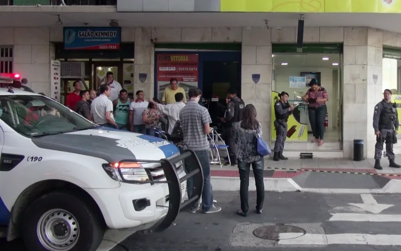 Empresário é baleado durante tentativa de assalto a casa de câmbio no Centro de Vitória