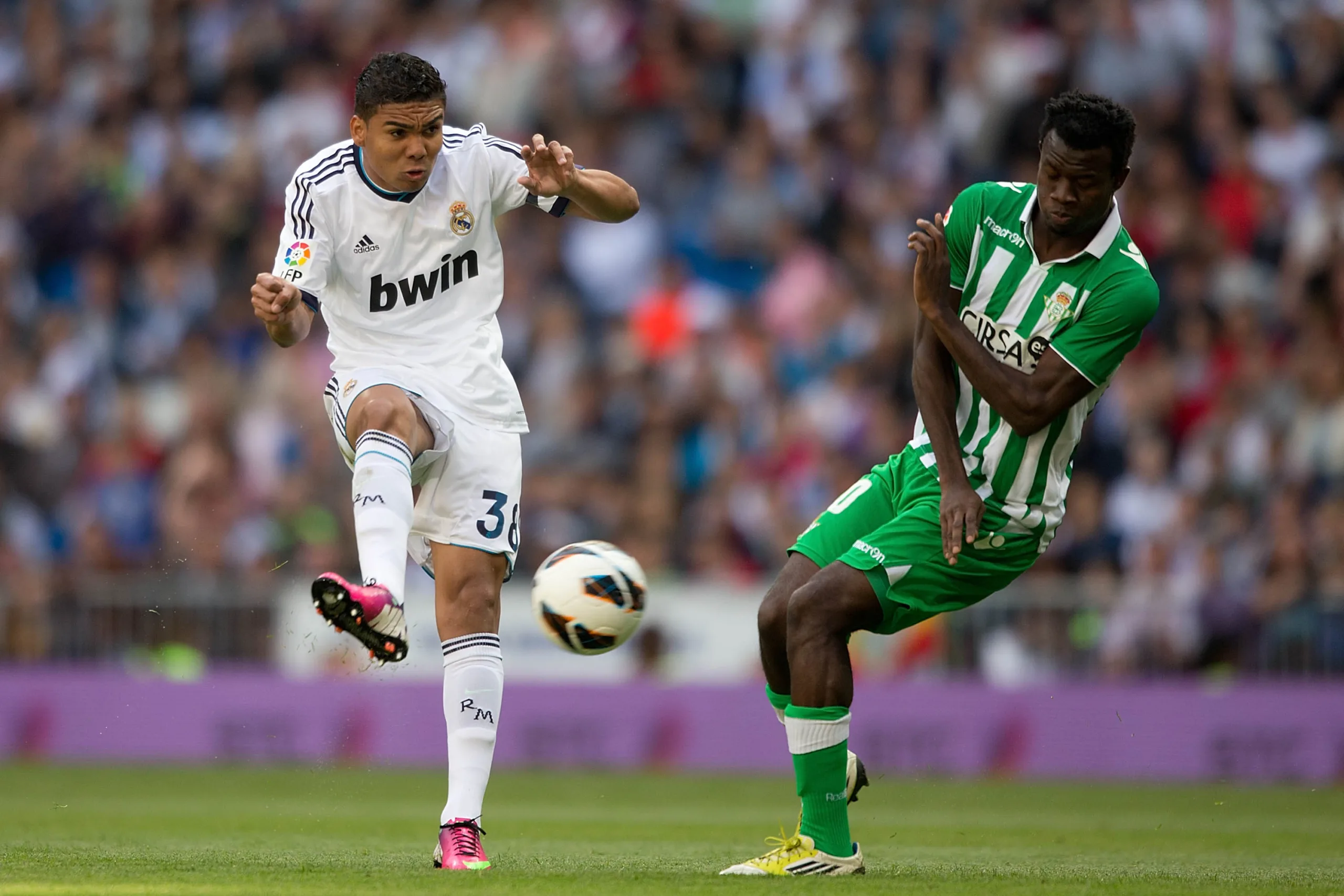 MADRID, SPAIN – APRIL 20: Casemiro (L) of Real Madrid CF competes for the ball with Nosa Iglebor (R) during the La Liga match between Real Madrid CF and Real Betis Balompie at Santiago Bernabeu Stadium on April 20, 2013 in Madrid, Spain. (Photo by Gonzalo Arroyo Moreno/Getty Images)