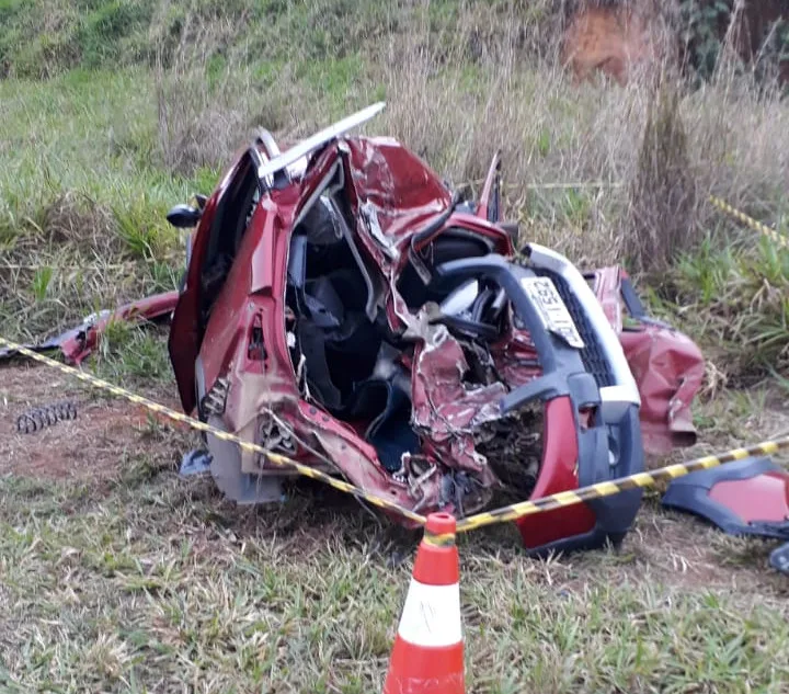 Motorista fica gravemente ferido após acidente envolvendo carreta em João Neiva