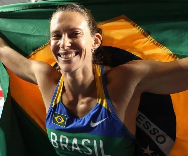 Fabiana Murer e semifinais de esportes coletivos são os destaques do Brasil no Pan nesta quinta