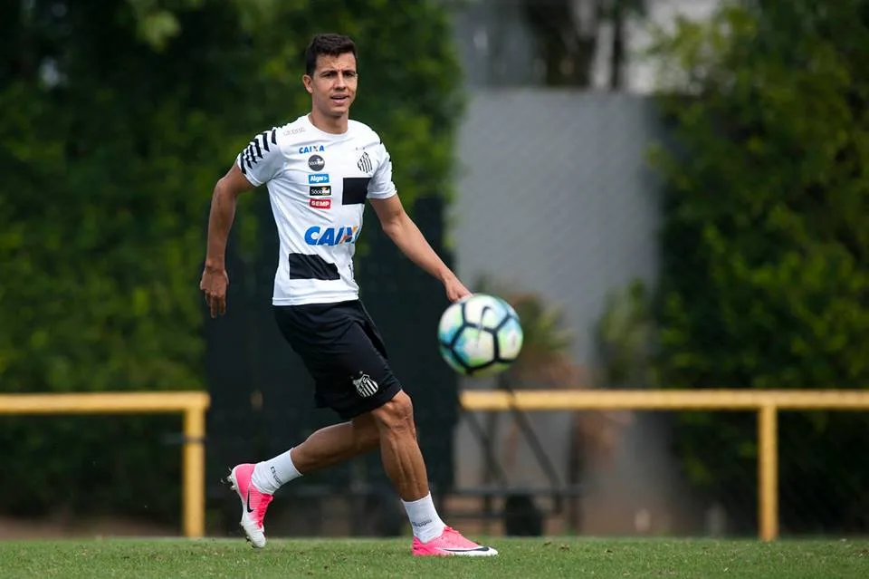 Levir vê Nilmar 'quase pronto' e indica que estreia pelo Santos está próxima