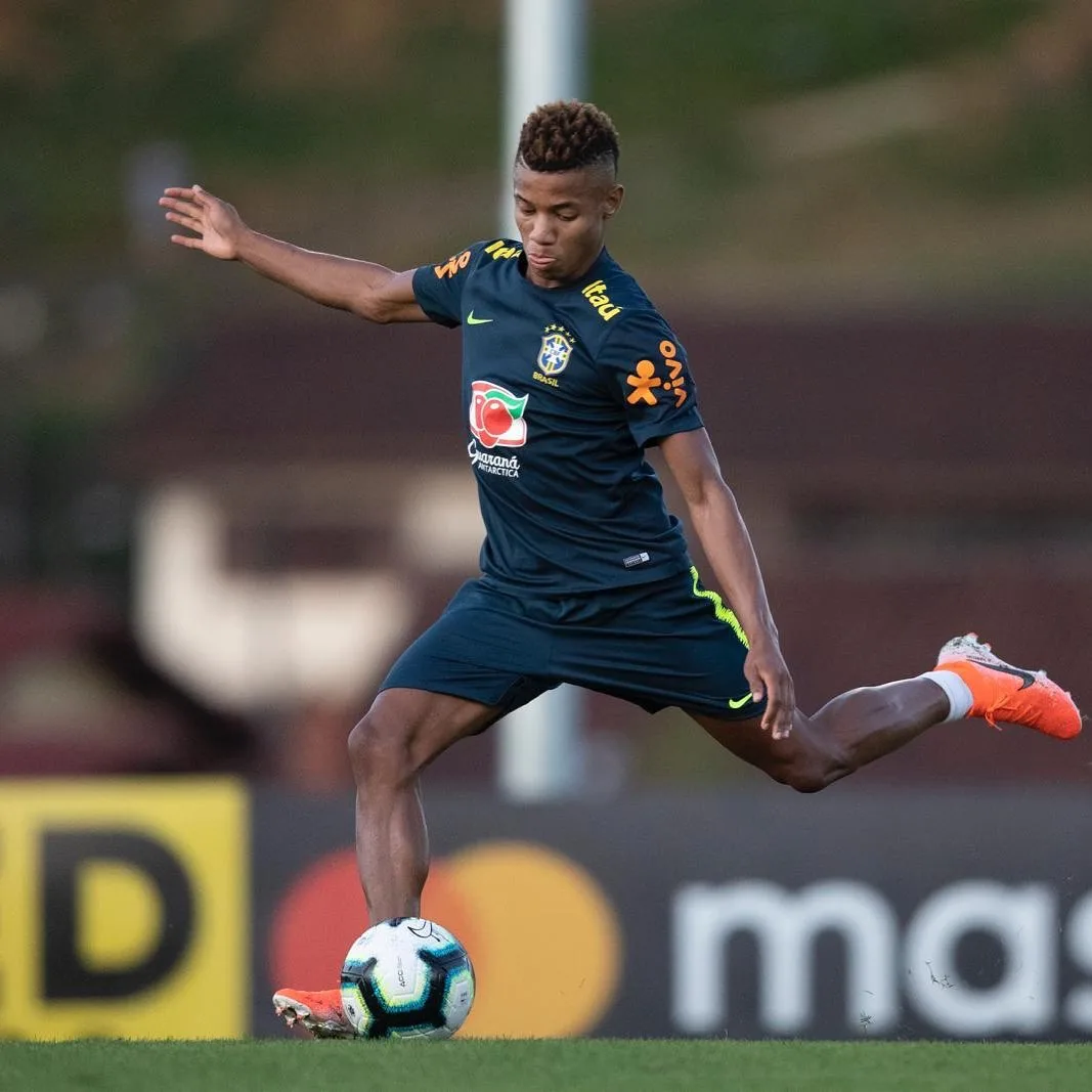 David Neres treina na vaga de Neymar para amistoso da seleção em Porto Alegre