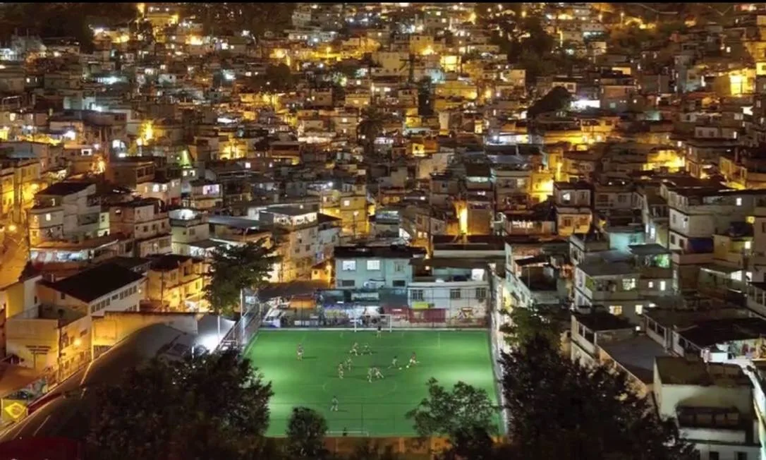 Estudante de 11 anos é baleada no Morro da Mineira, no Rio