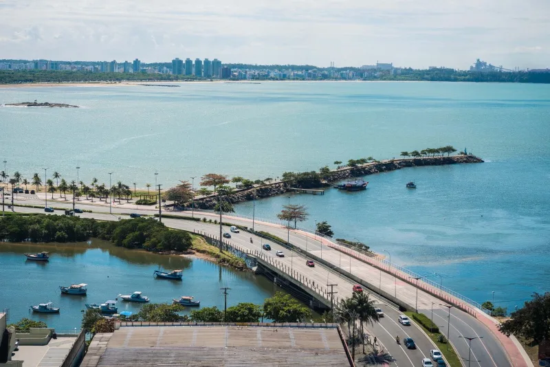 Ponte de Camburi – Acesso à ponte – Praia de Camburi (Vista do Hotel Confort