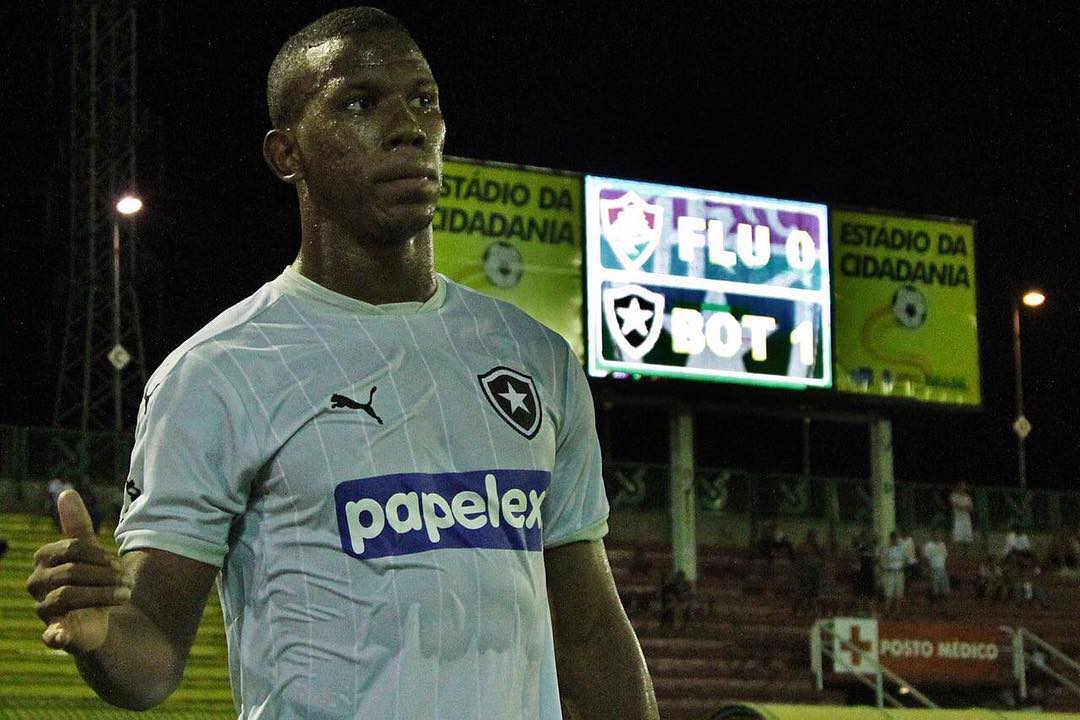 Botafogo vence Fluminense e será o rival do Vasco na decisão do Carioca