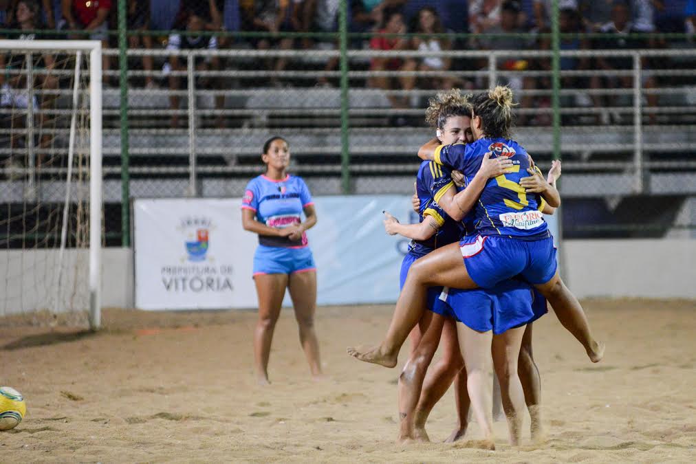 Final do Circuito Feminino de Futebol de Areia acontece nesta terça em Vitória