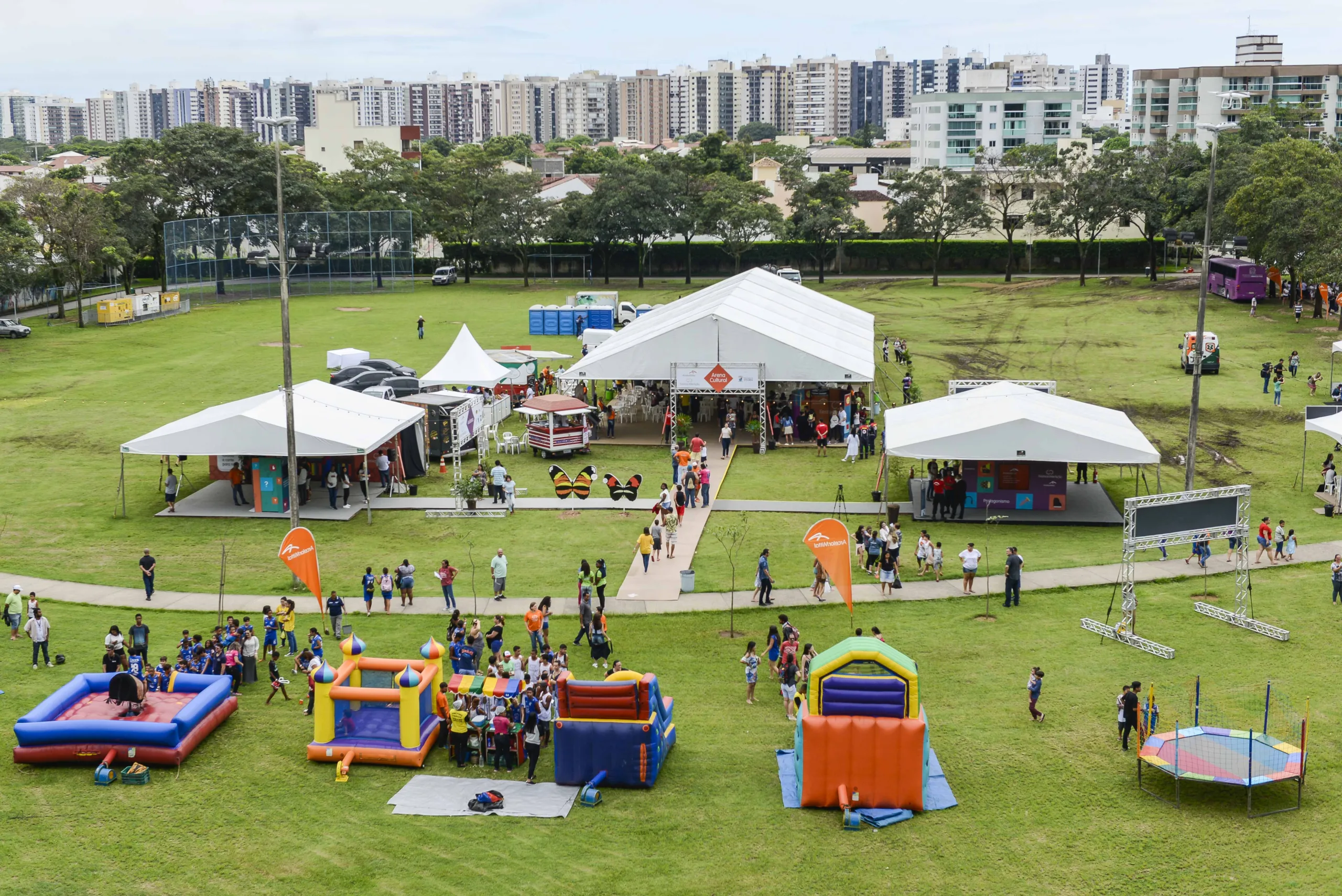 Palhaços, mágicos e música: festival vai levar mundo circense para crianças na Serra