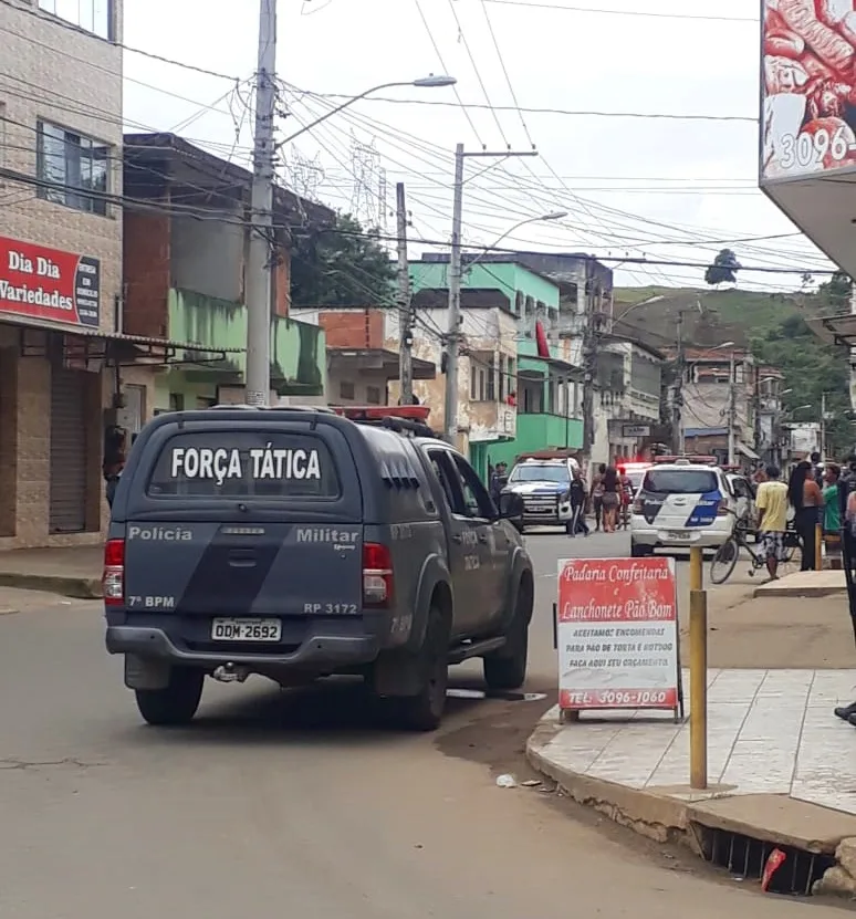 Jovem morre após troca de tiros com policiais no bairro Flexal II, em Cariacica