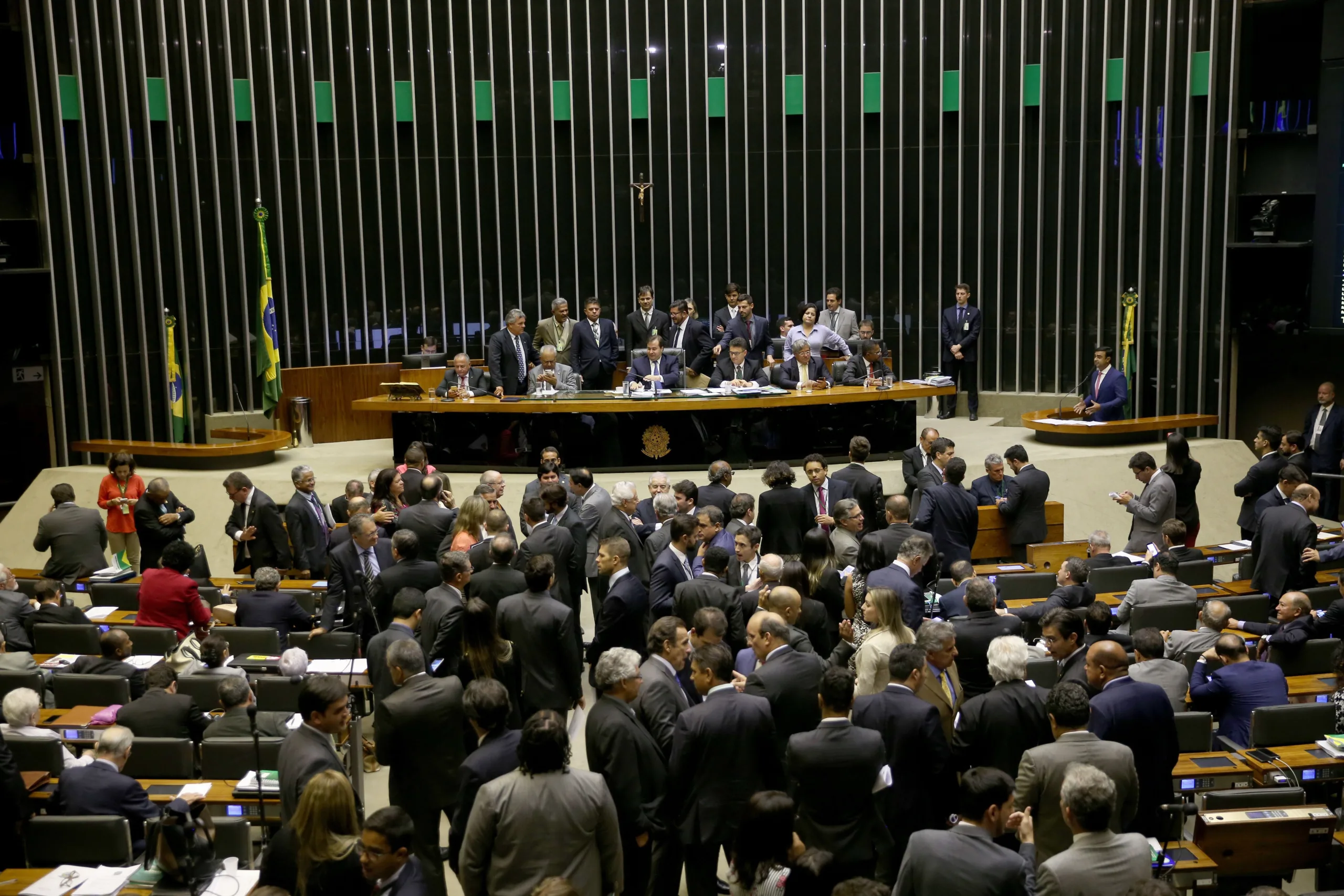 Brasília – Plenário da Câmara dos Deputados durante sessão para votação da intervenção federal na segurança pública do Rio de Janeiro (Wilson Dias/Agência Brasil)