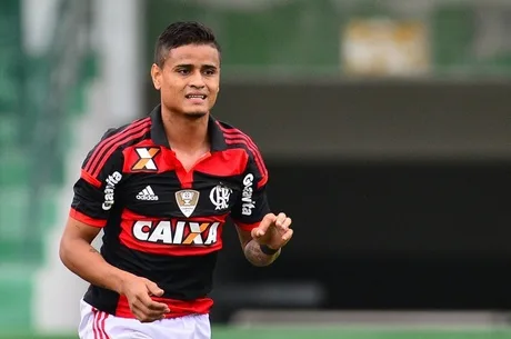 Curitiba, PR, Brasil, 17 de Agosto de 2014 – CAMPEONATO BRASILEIRO – CORITIBA X FLAMENGO – Everton jogador do Flamengo durante a partida válida pelo jogo da 15a rodada do Campeonato Brasileiro serie A, realizada no estádio Couto Pereira. Foto: Jason Silva/Eleven