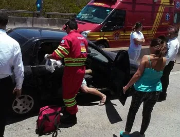 Três horas após acidentes, trânsito na Terceira Ponte e região segue complicado