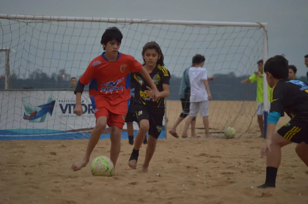 Chuva de gols esquenta o frio no Vitória Kids Beach Soccer Cup