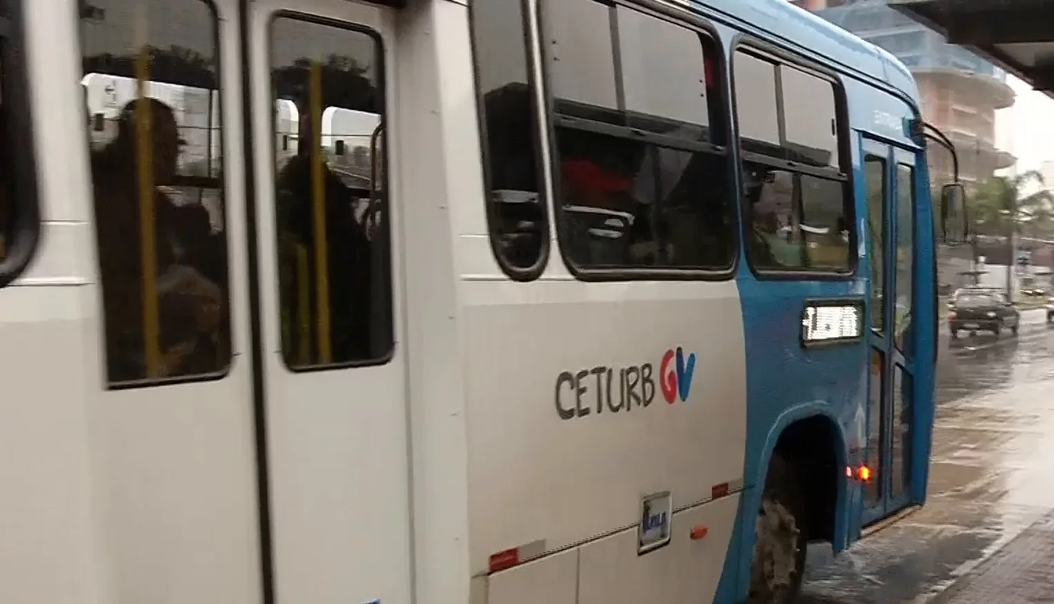 Trio suspeito de assaltar passageiros de ônibus é preso em Vitória