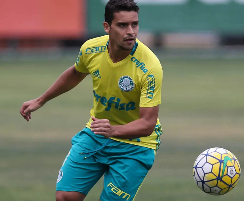 O jogador Jean, da SE Palmeiras, durante treinamento, na Academia de Futebol.