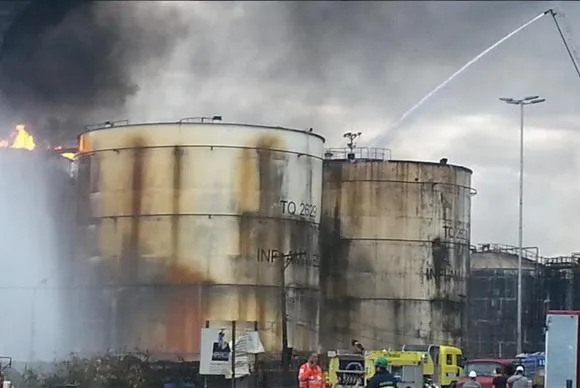 Empresa americana é chamada para ajudar a apagar incêndio em Santos