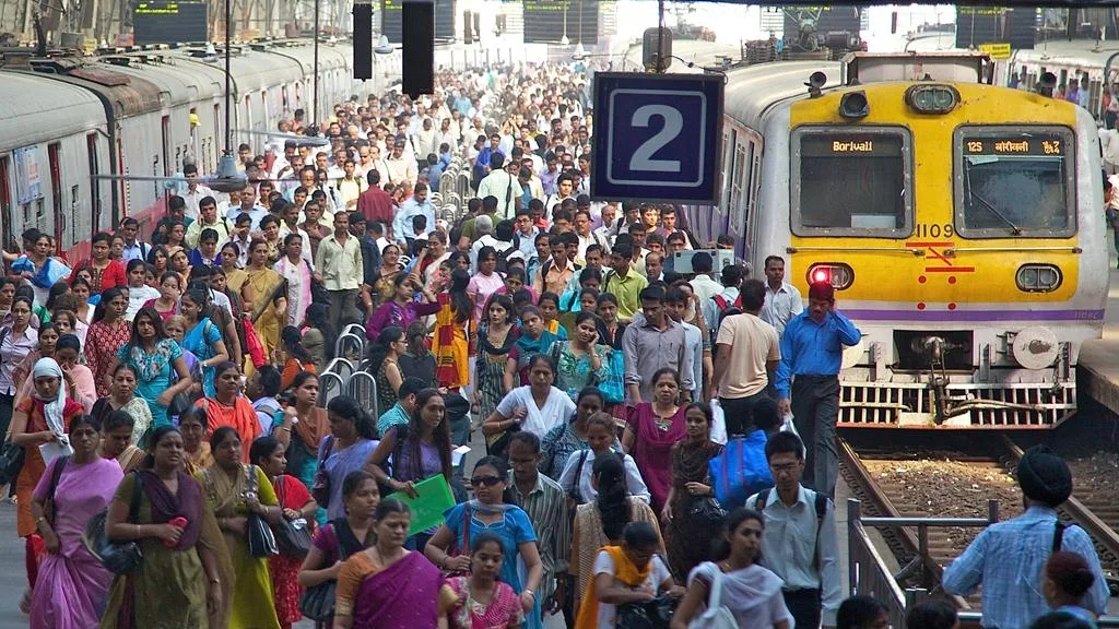 Descarrilamento de trem deixa mais de 100 mortos e dezenas de feridos na Índia