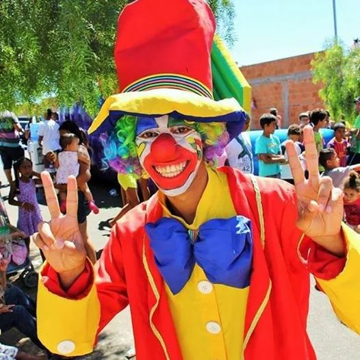 Estudante de direito acaba agredido ao usar fantasia de palhaço