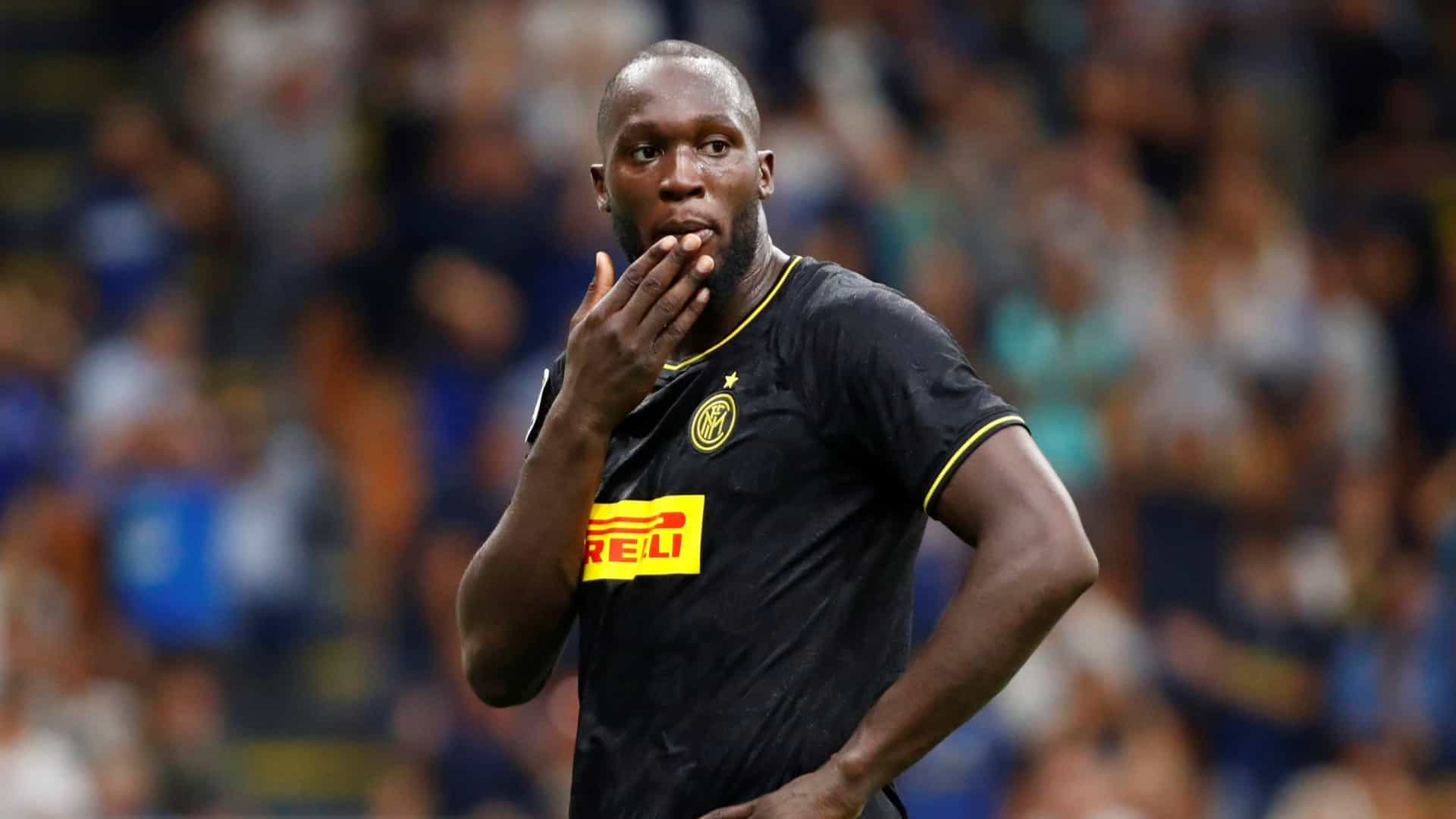 Lukaku afirma que '23 dos 25 jogadores' da Inter apresentaram sintomas da covid-19