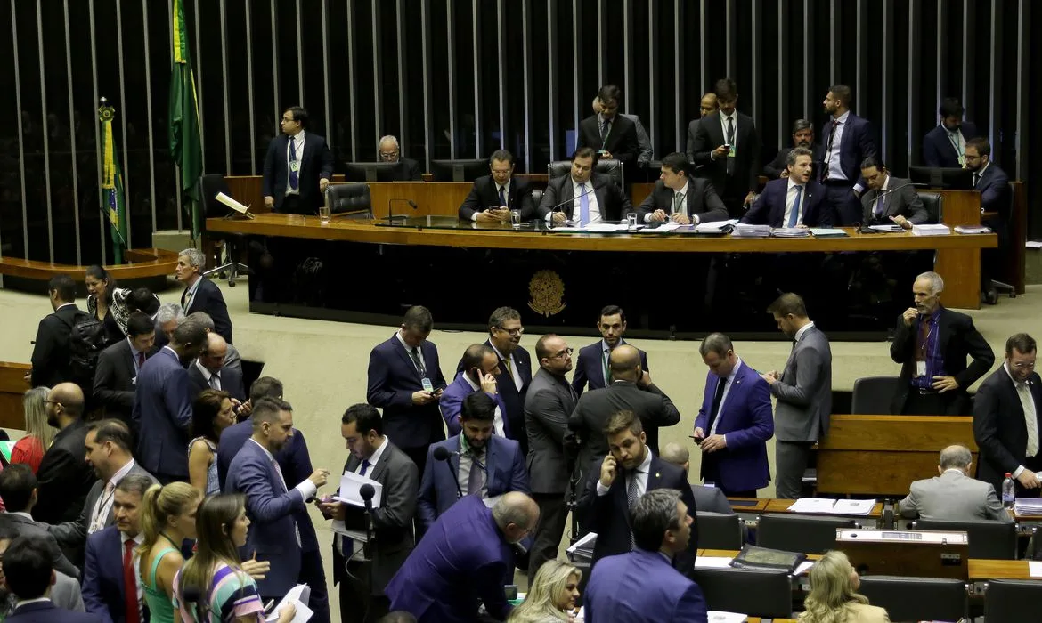 Plenário da Câmara dos Deputados, aprova projeto que autoriza repasses do governo para entidade de assistência a presos.