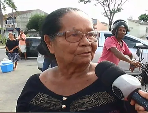 Aos 72 anos, mulher distribui pão e café em mutirão de vacinação contra Febre Amarela na Serra