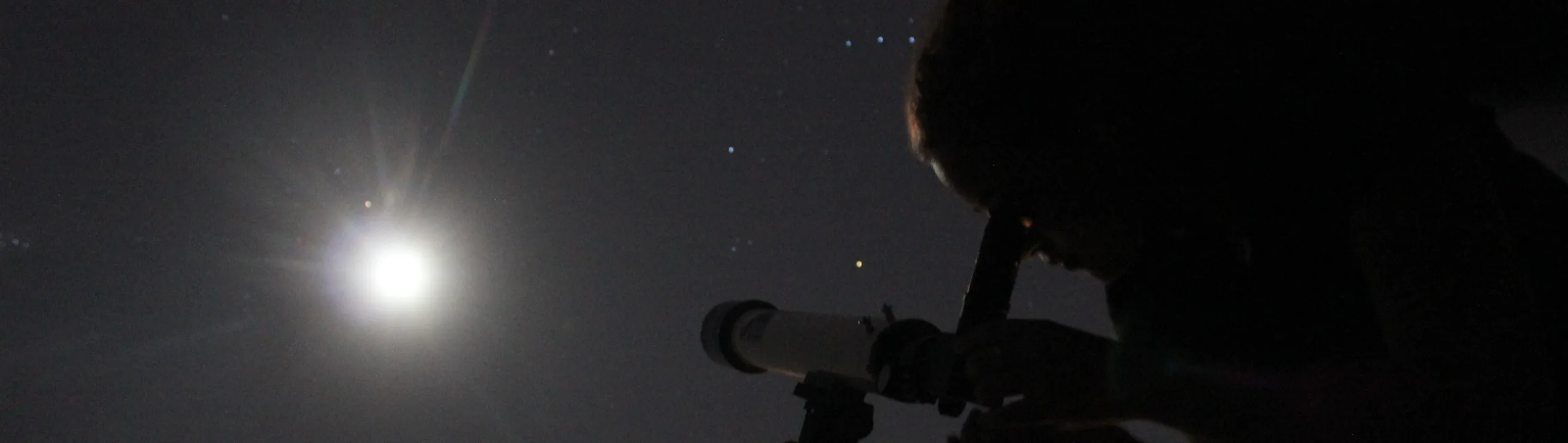 Simpósio de astronomia recebe convidados internacionais e exposição de meteoritos na Ufes