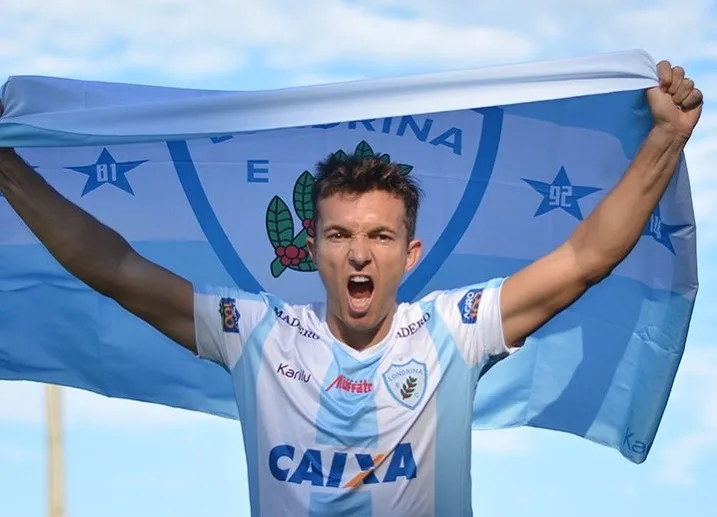 Dagoberto faz 3 gols e Londrina goleia o Atlético-GO na Série B