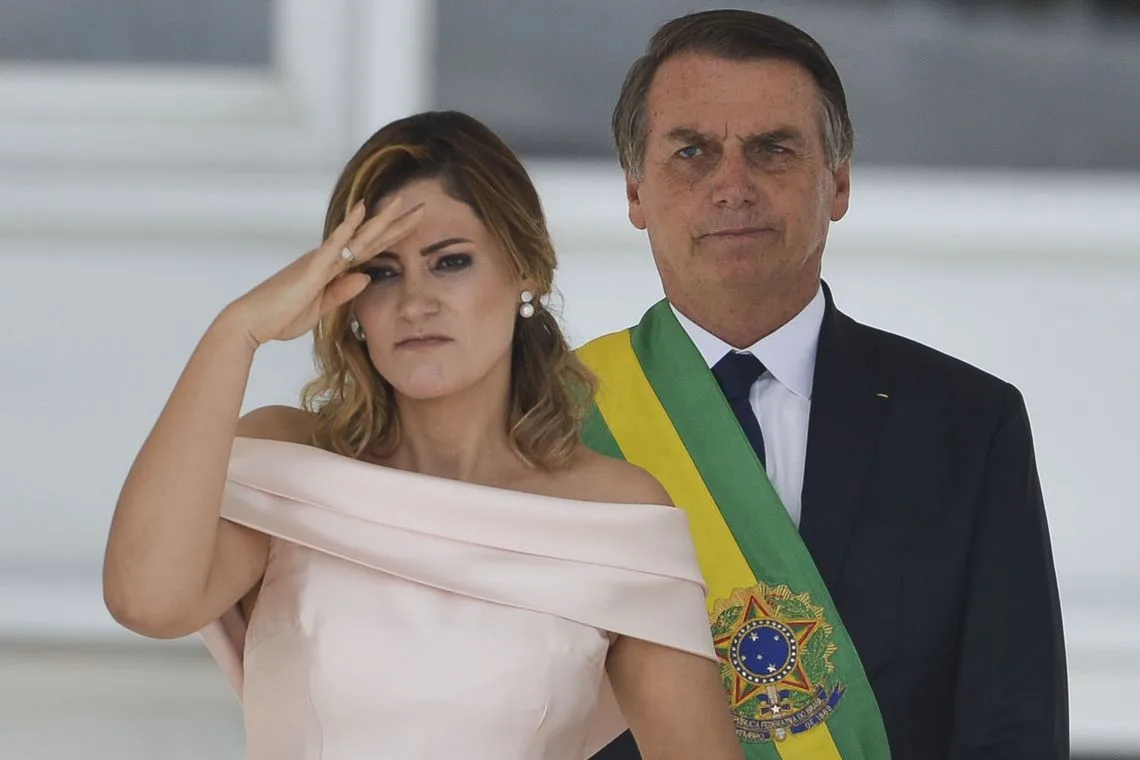 A primeira-dama, Michelle Bolsonaro, fez discurso em Libras (Língua Brasileira de Sinais), no parlatório do Palácio do Planalto durante solenidade de posse do marido, presidente Jair Bolsonaro.