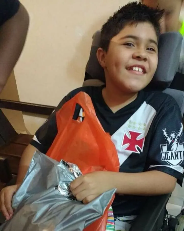 Com doença degenerativa, menino de 11 anos sonha com viagem. Saiba como ajudar!