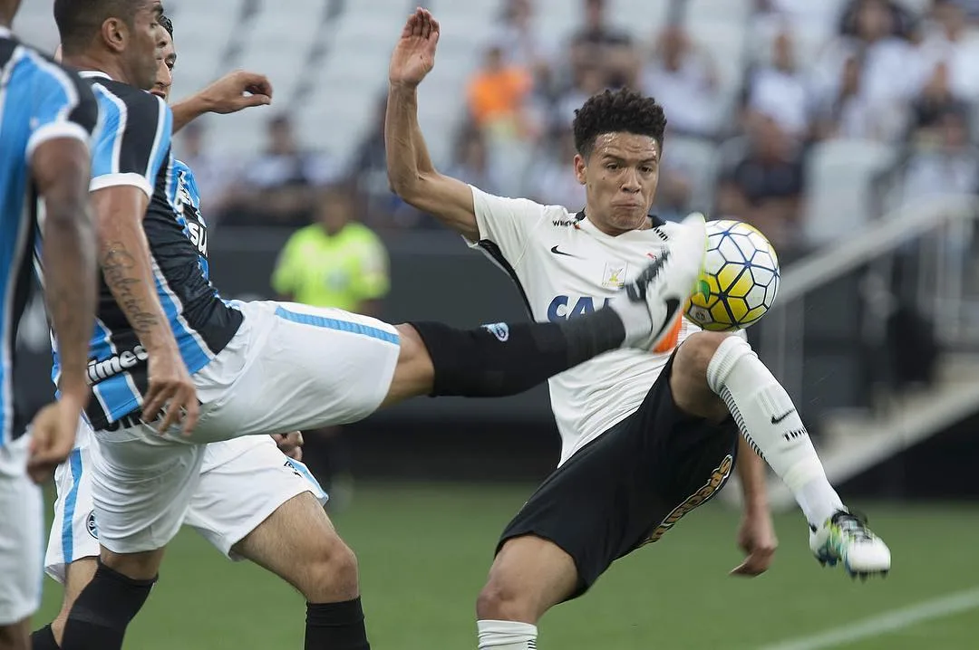 Corinthians demora a 'acordar' e abre defesa de título com 0 a 0 contra o Grêmio