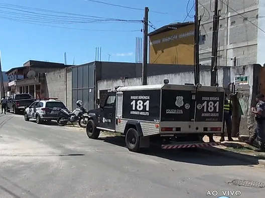 Homem é assassinado a tiros dentro de casa na Serra