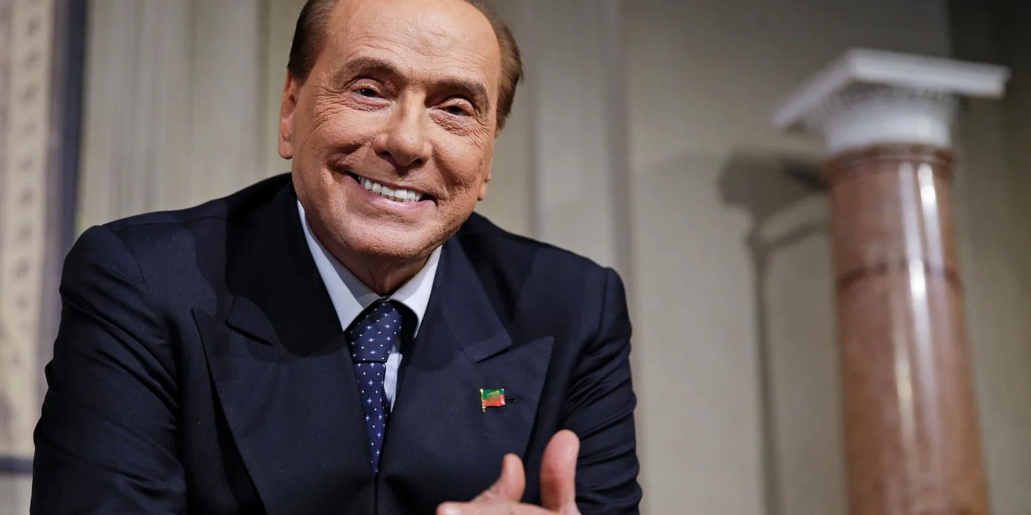 Internado com covid-19, situação de Silvio Berlusconi é delicada