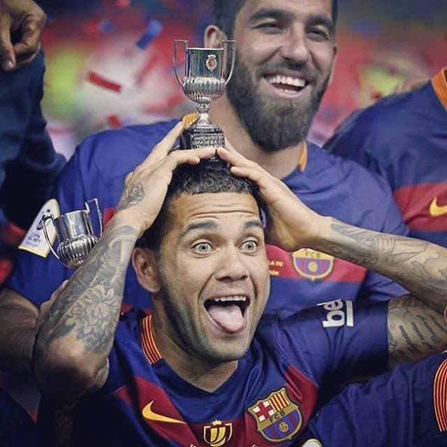 Barcelona confirma saída de Daniel Alves, que deve reforçar Juventus