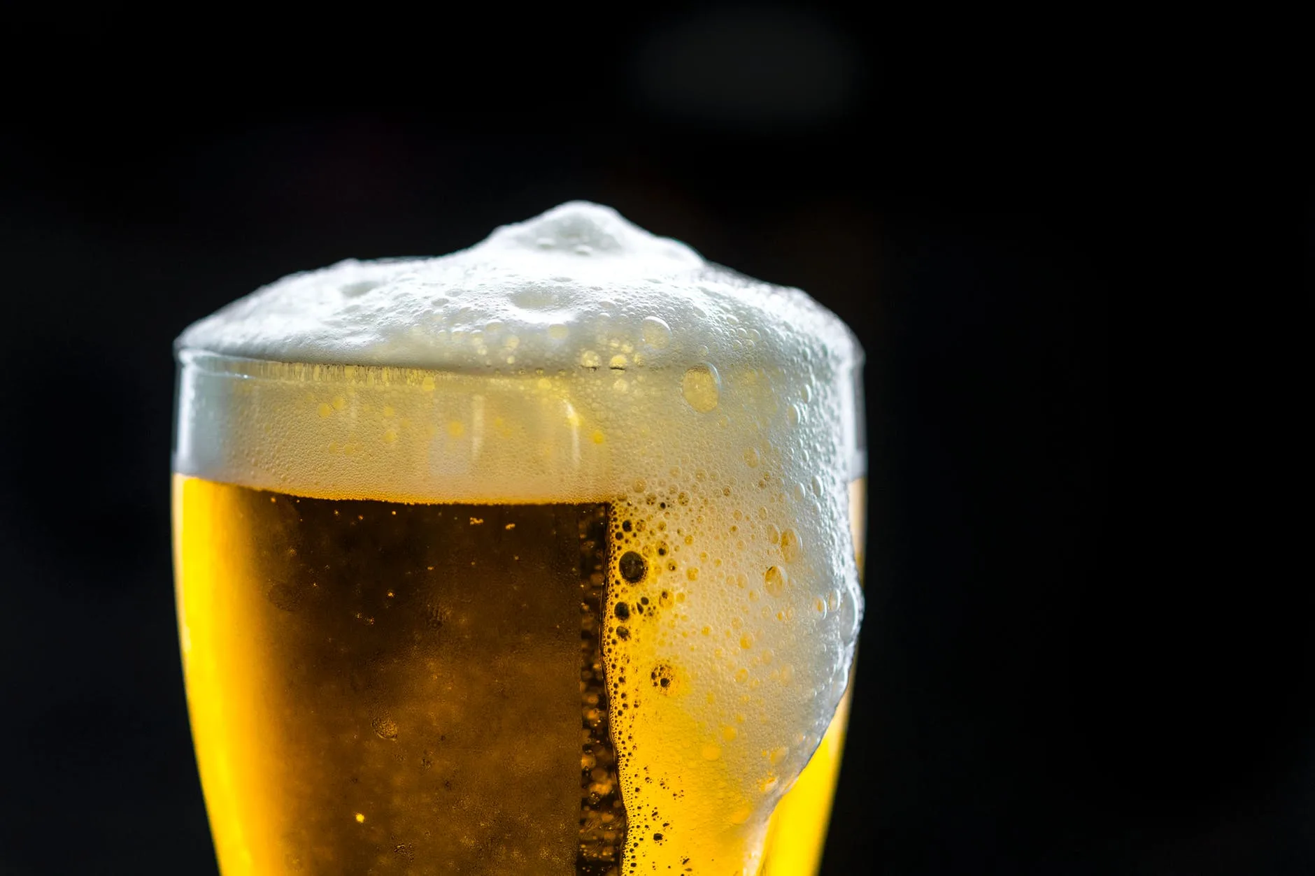 O que? Cerveja é proibida pela Anvisa após mortes e intoxicação. Veja qual é