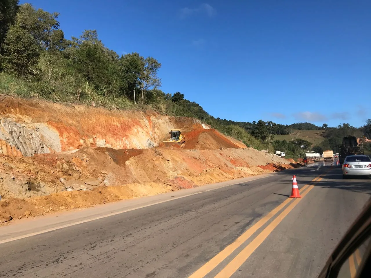 Obra na BR-262 tem seis pontos de atenção e 'pare e siga'