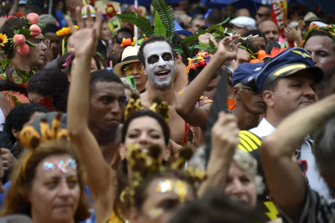 Em seu 23º carnaval, o bloco Cordão do Boitatá anima foliões em um show na Praça XV, no centro da cidade do Rio de Janeiro.