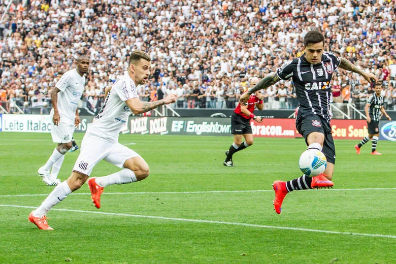 SP – CORINTHIANS X SANTOS / CAMPEONATO PAULISTA – ESPORTES – Fagner durante partida entre Corinthians e Santos, na Arena Corinthians, na zona leste de São Paulo, pela 14a rodada do Campeonato Paulista 2015. 05/04/2015 – Foto: CARLA CARNIEL/FRAME/FRAME/ESTADÃO CONTEÚDO