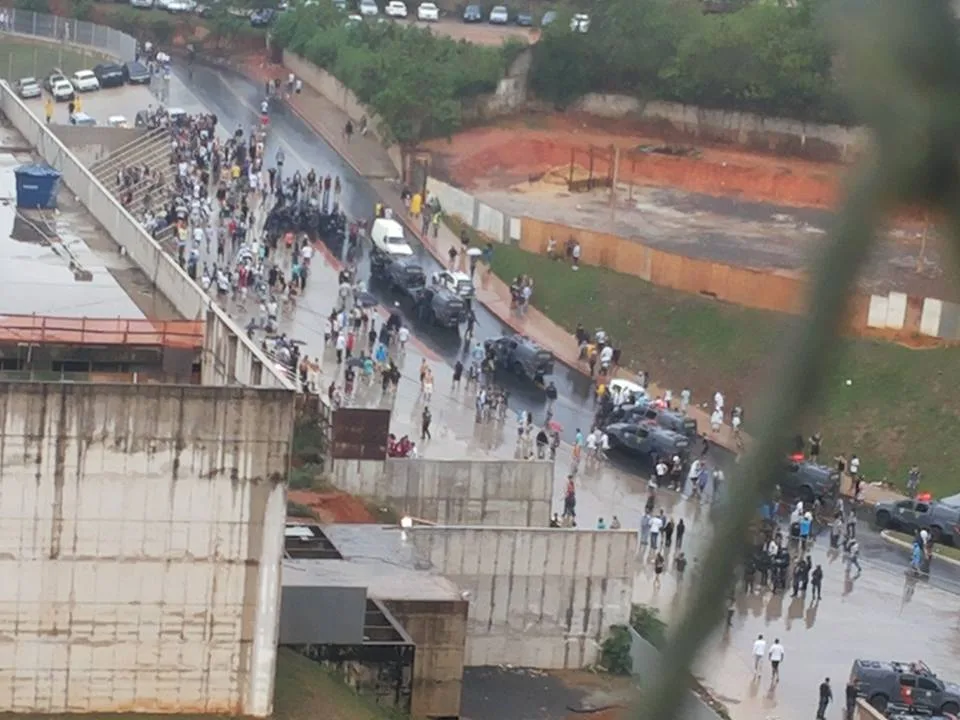 Confusão entre torcedores antes do clássico entre Rio Branco e Desportiva