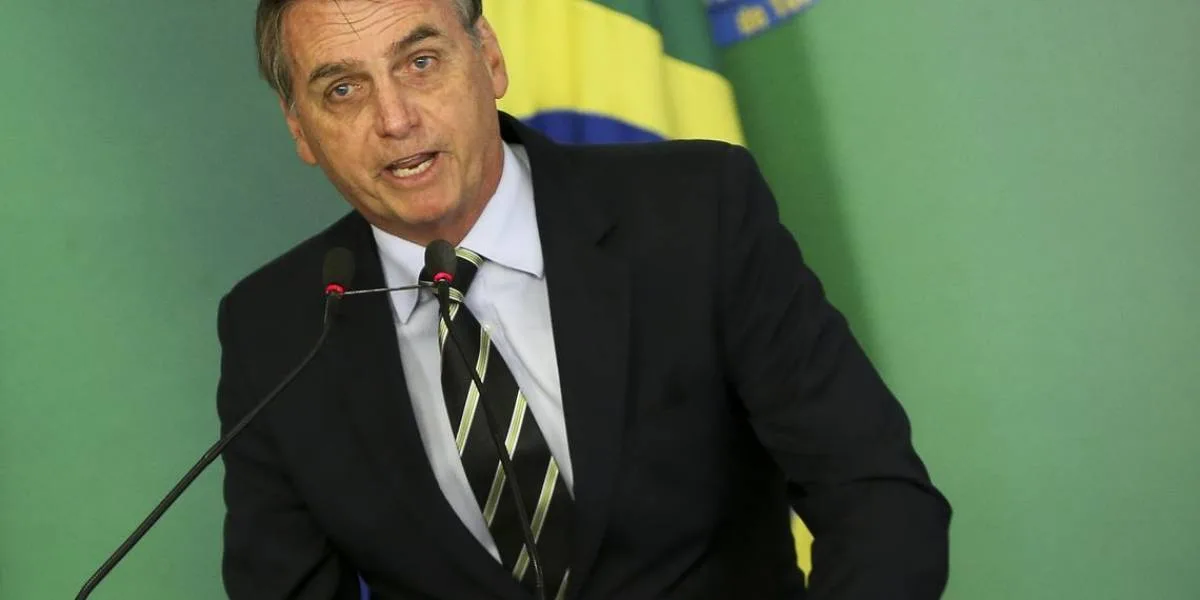 Bolsonaro passou dia com Michelle, Carlos e Eduardo e fez orações, diz porta-voz