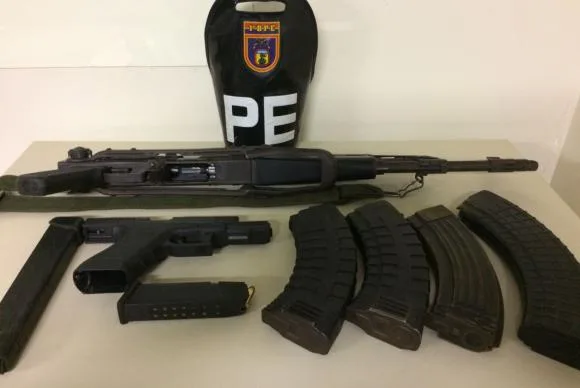 Após novo tiroteio na Rocinha, Exército prende cinco e apreende um fuzil AK47