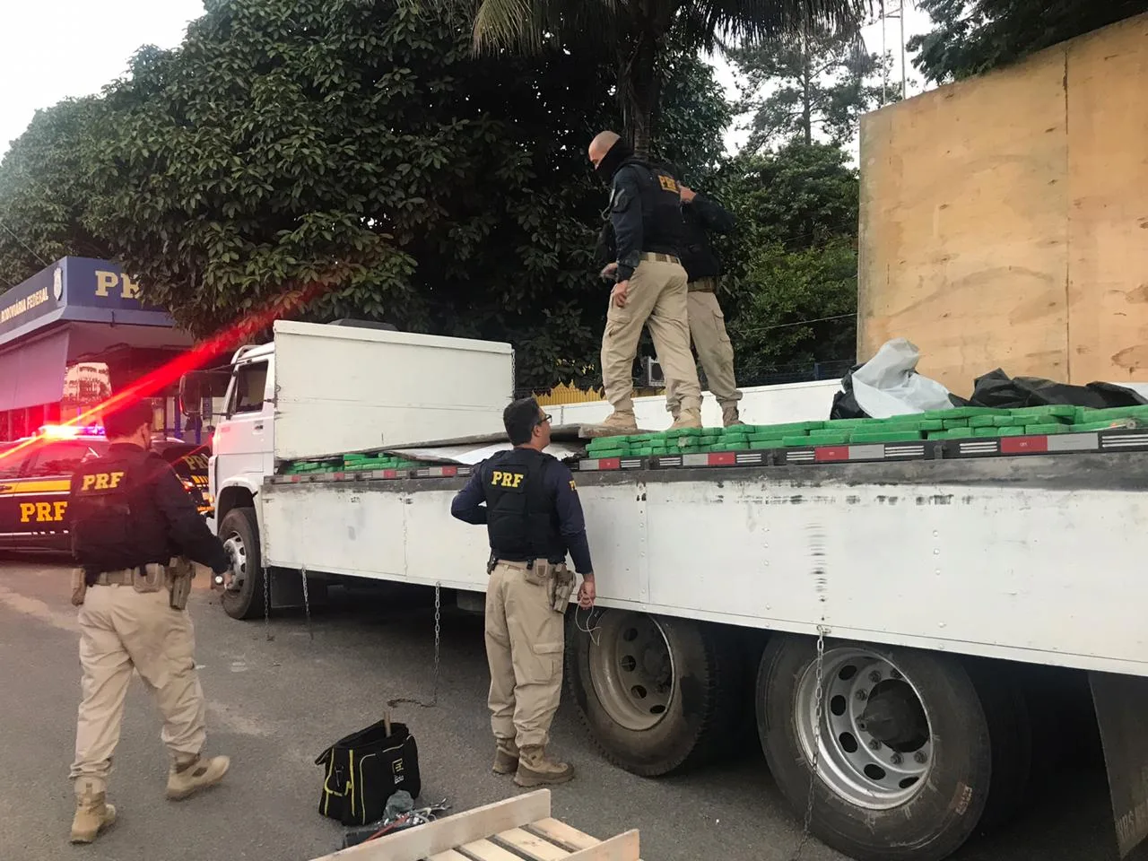 Caminhão com carga de maconha é apreendido pela PRF em Colatina