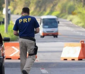 Ciclista morre em grave acidente com carreta na BR-101 em Sooretama