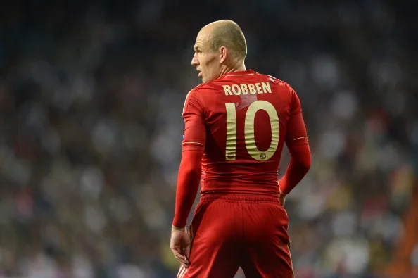 MADRID, SPAIN – APRIL 25: Arjen Robben of Bayern Munich looks on during the UEFA Champions League Semi Final second leg between Real Madrid CF and Bayern Munich at The Bernabeu Stadium on April 25, 2012 in Madrid, Spain. (Photo by Jasper Juinen/Getty Images)