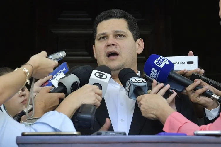 Presidente do Senado Federal, senador Davi Alcolumbre (DEM-AP) concede entrevista na residência oficial. Foto: Marcos Brandão/Senado Federal