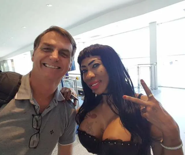 Inês Brasil aparece em foto ao lado de Jair Bolsonaro e gera polêmica