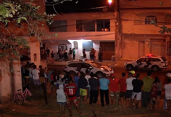 Homem é morto enquanto tomava cerveja em bar de Cariacica