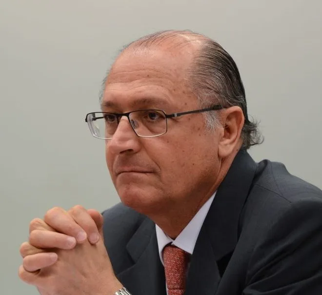 Alckmin e Azambuja defendem direito do PSDB de participar de protestos