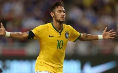 Neymar se sente perseguido e reclama de arbitragem: "Juiz fraco"